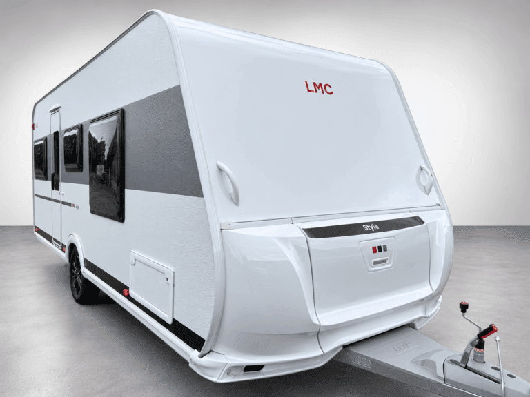 Moderner LMC Wohnwagen mieten bei Hamburg